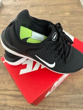 Nike Women’s Black/White Free RN